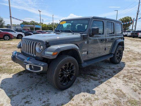 Used 2023 Jeep Wrangler Unlimited Sahara w/ Cold Weather Group AWD/4WD image 8