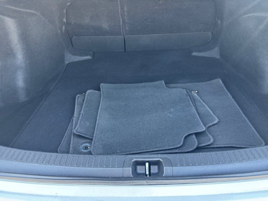 Used 2021 Toyota Corolla SE w/ Carpet Mat Package (TMS) FWD image 19