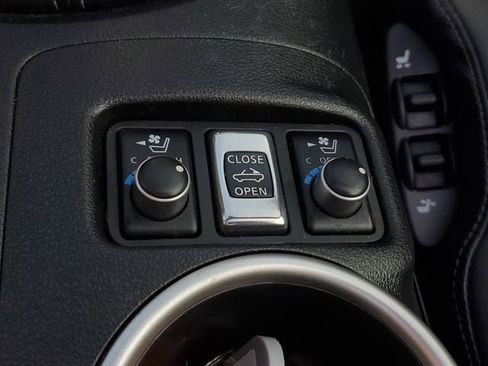 Used 2017 Nissan 370Z Touring image 32