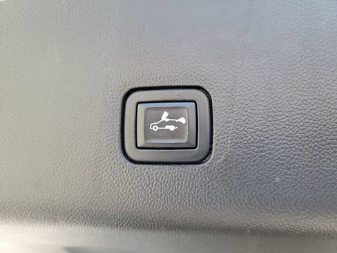 Certified 2021 Chevrolet Traverse LT FWD image 18