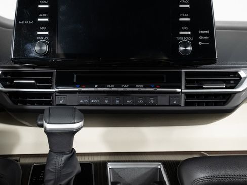 Used 2022 Toyota Sienna XLE image 39