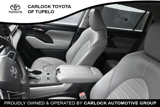 Used 2023 Toyota Highlander XLE FWD image 22