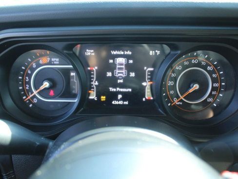 Used 2024 Jeep Wrangler Unlimited Rubicon AWD/4WD image 18