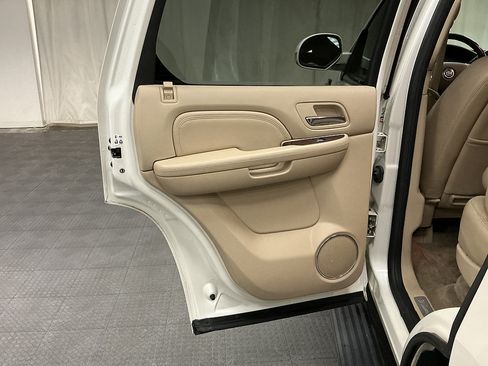 Used 2010 Cadillac Escalade Premium AWD/4WD image 25