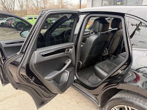 Used 2017 Porsche Macan image 11