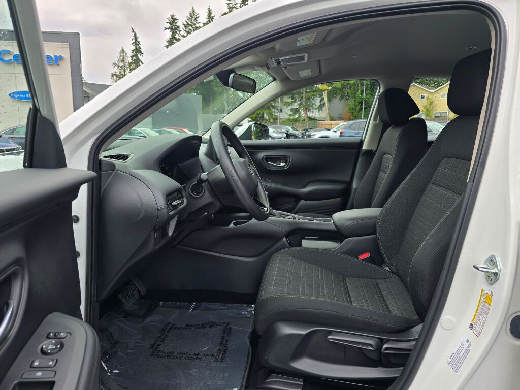 Certified 2025 Honda HR-V LX image 3