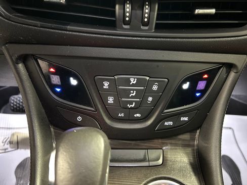 Used 2019 Buick Envision Essence image 19