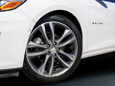 Used 2020 Chevrolet Malibu Premier FWD image 4