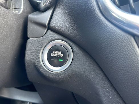 Used 2018 Chevrolet Equinox LT AWD/4WD image 23