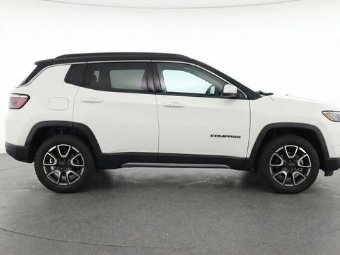 Used 2025 Jeep Compass Trailhawk AWD/4WD image 11