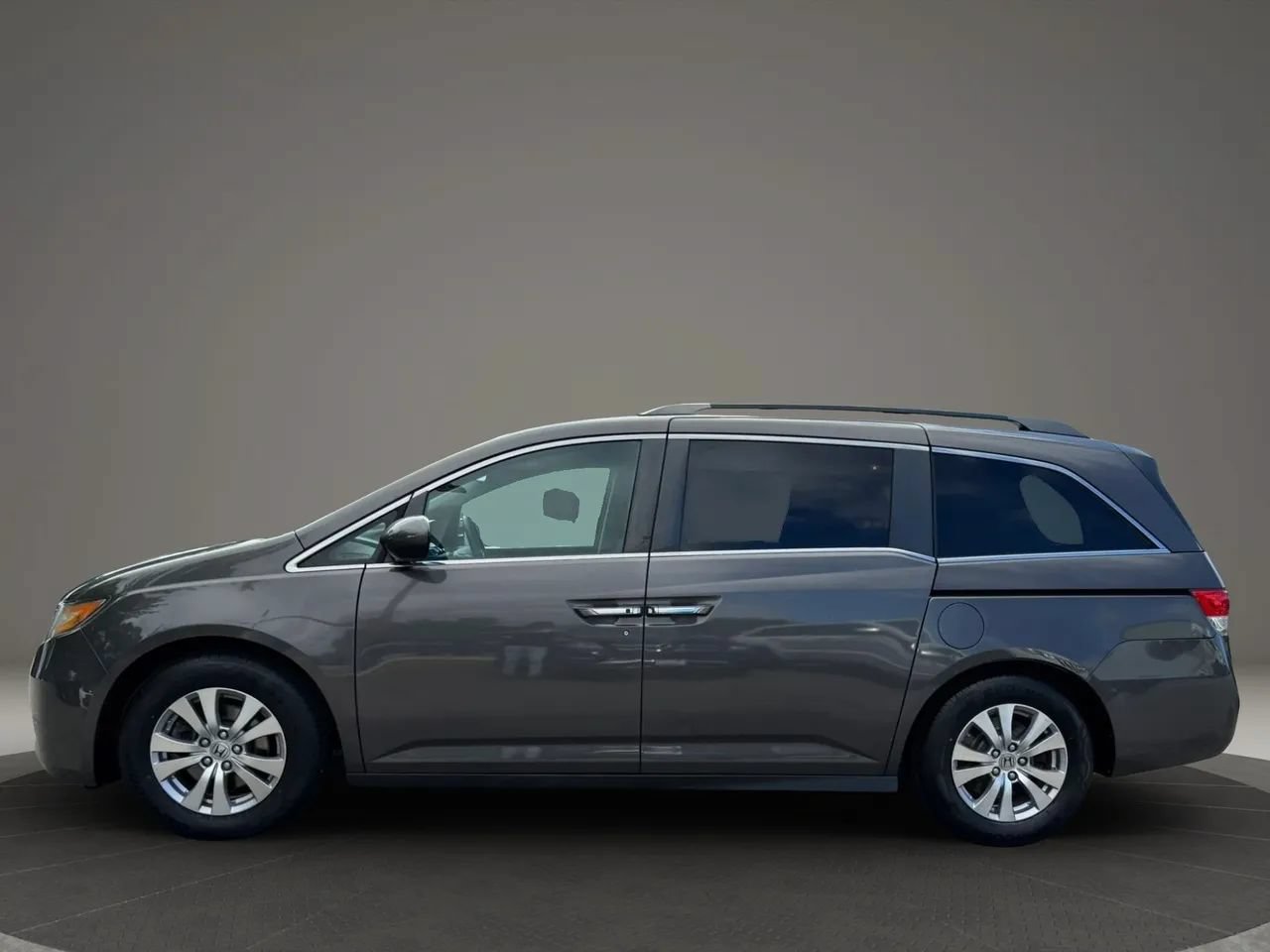 Used 2016 Honda Odyssey SE image 3