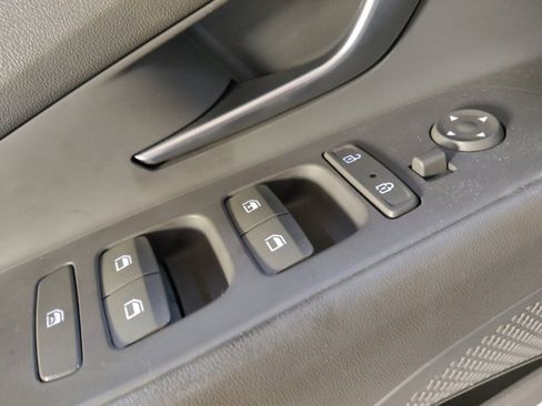 Used 2021 Hyundai Elantra SE FWD image 27