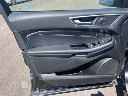 Used 2018 Ford Edge Titanium w/ Equipment Group 302A AWD/4WD image 9