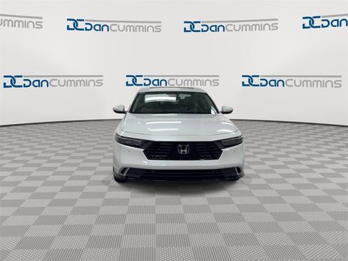 Used 2023 Honda Accord Touring image 3