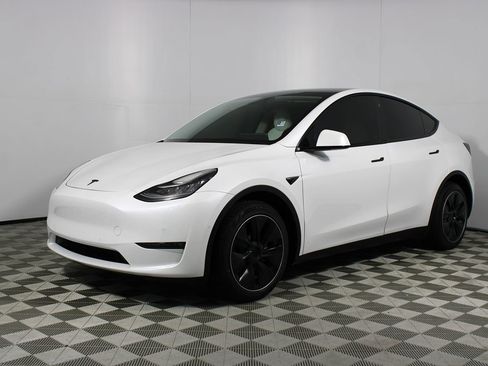Used 2021 Tesla Model Y Long Range image 3