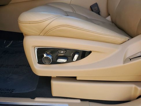 Used 2018 Cadillac Escalade Platinum image 21