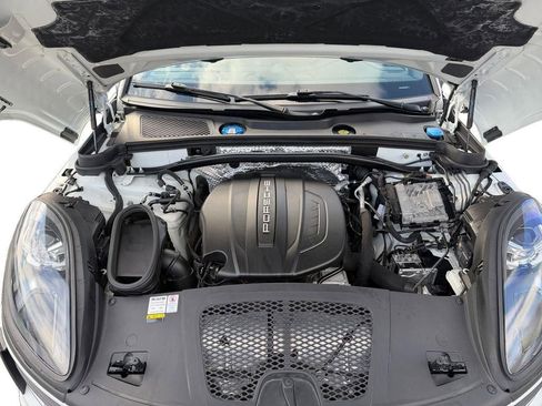 Used 2021 Porsche Macan image 24