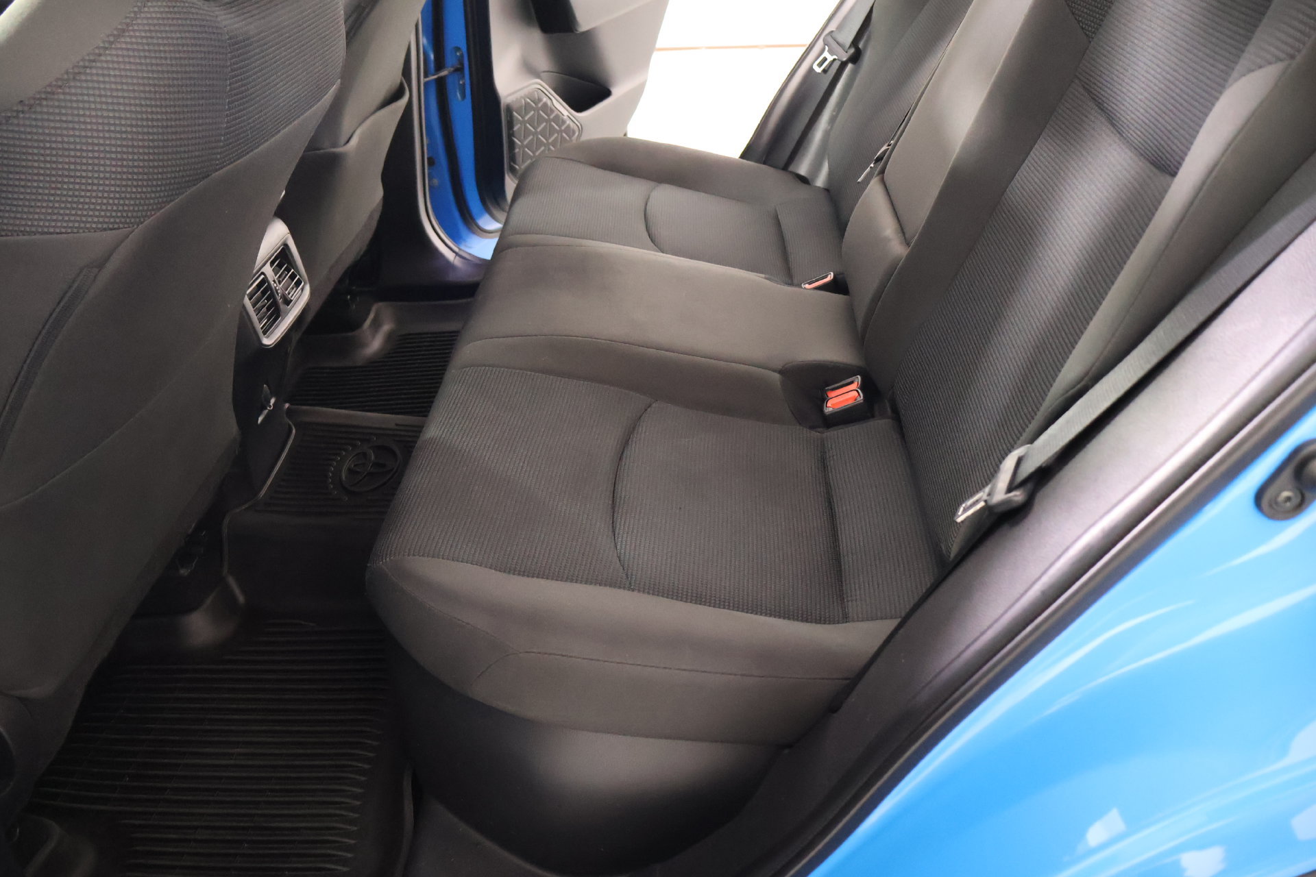 Used 2021 Toyota RAV4 LE AWD/4WD image 11
