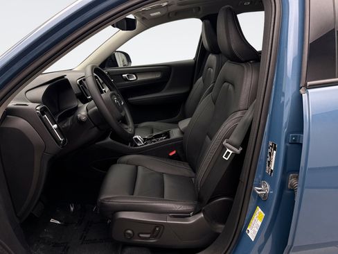 Used 2023 Volvo XC40 B5 Plus w/ Protection Package Premier image 11