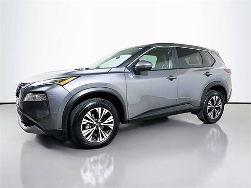 Used 2023 Nissan Rogue SV image 3