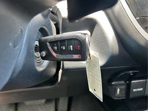 Used 2019 Toyota Camry SE FWD image 19