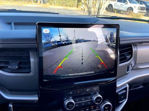 Used 2024 Ford Expedition XLT image 11