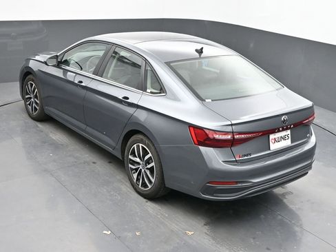 Used 2025 Volkswagen Jetta SE image 32