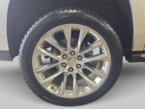 Used 2018 Cadillac Escalade ESV Premium Luxury AWD/4WD image 40
