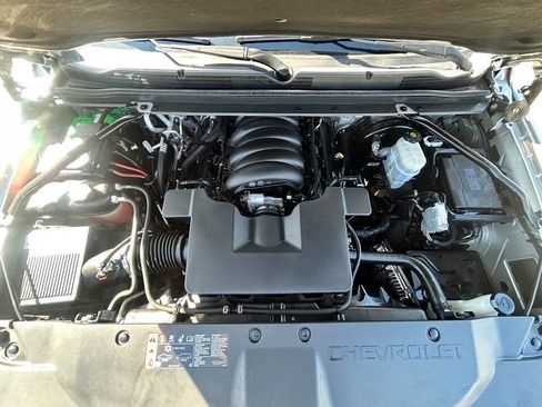 Used 2017 Chevrolet Suburban LT image 30