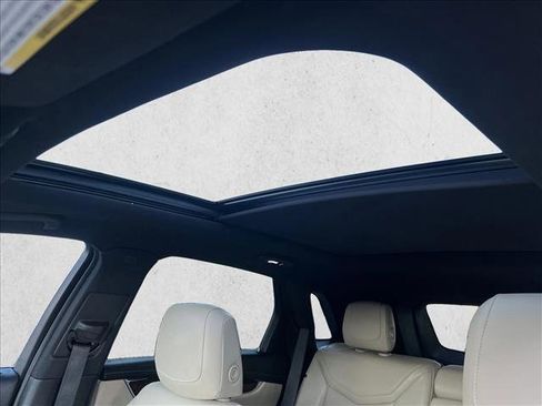 Used 2018 Cadillac XT5 Premium Luxury w/ LPO, Wheel Lock Package image 12