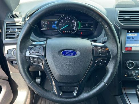Used 2018 Ford Explorer XLT w/ Equipment Group 201A AWD/4WD image 17