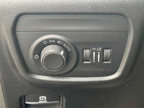 Used 2023 Jeep Grand Cherokee L Laredo image 35