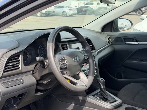 Used 2020 Hyundai Elantra SE w/ Cargo Package (C1) image 18