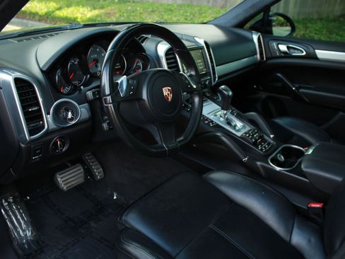 Used 2014 Porsche Cayenne GTS AWD/4WD image 10