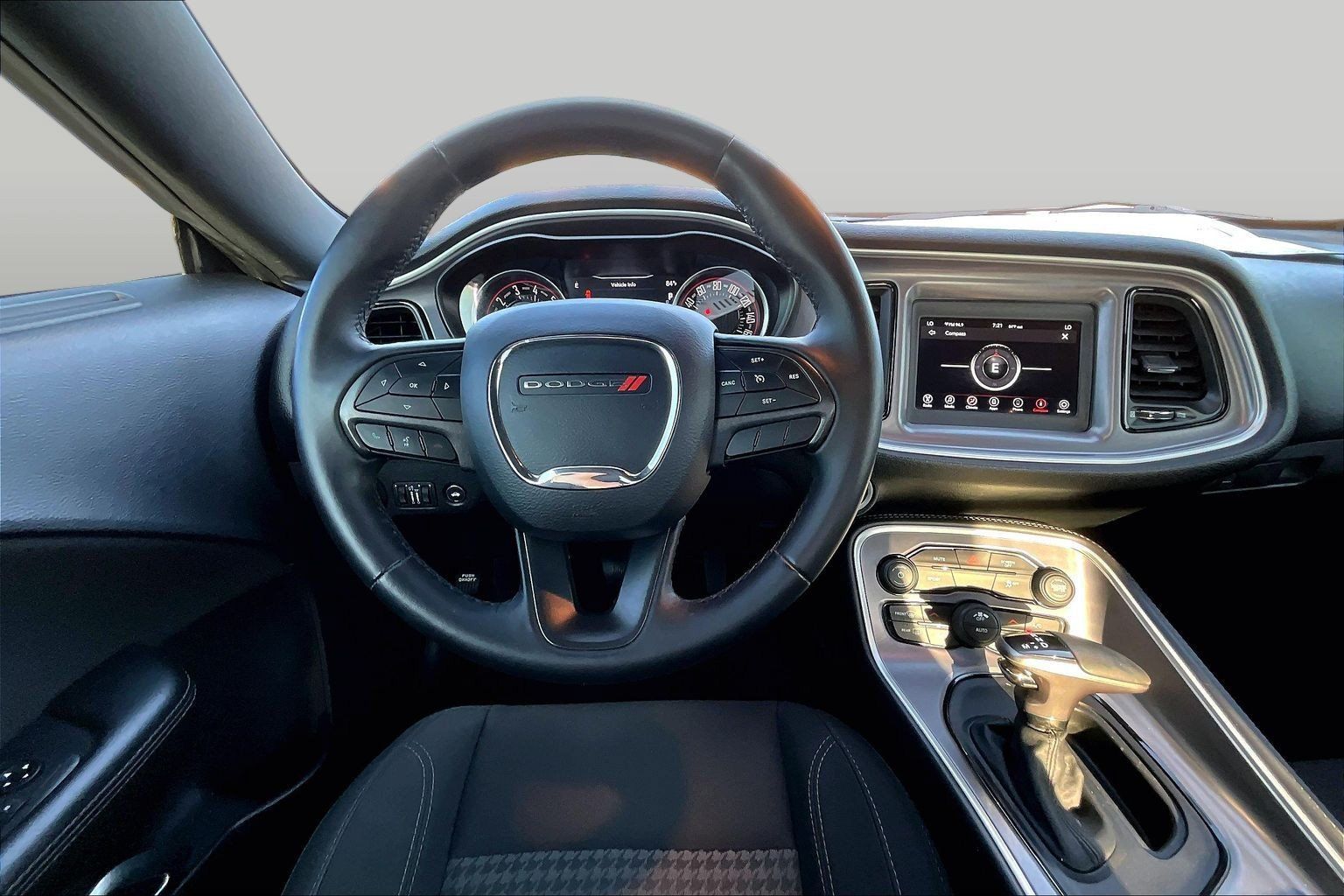 Used 2019 Dodge Challenger SXT RWD image 5
