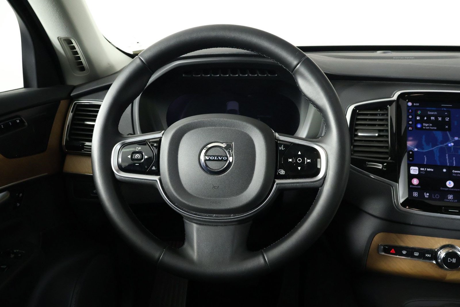 Used 2025 Volvo XC90 T8 Plus AWD/4WD image 8