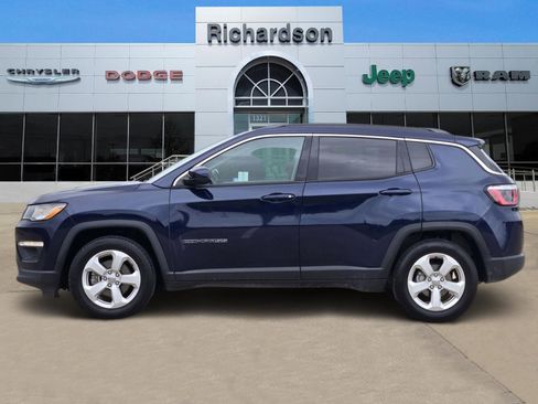 Used 2019 Jeep Compass Latitude w/ Popular Equipment Group FWD image 3