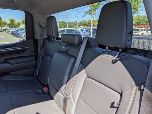 Used 2024 GMC Sierra 1500 SLT AWD/4WD image 29