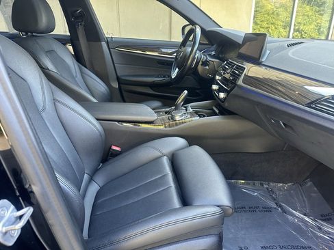 Used 2019 BMW 530i xDrive w/ Dynamic Handling Package image 16