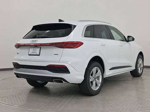 Used 2025 Audi Q5 Premium w/ Convenience Package image 8