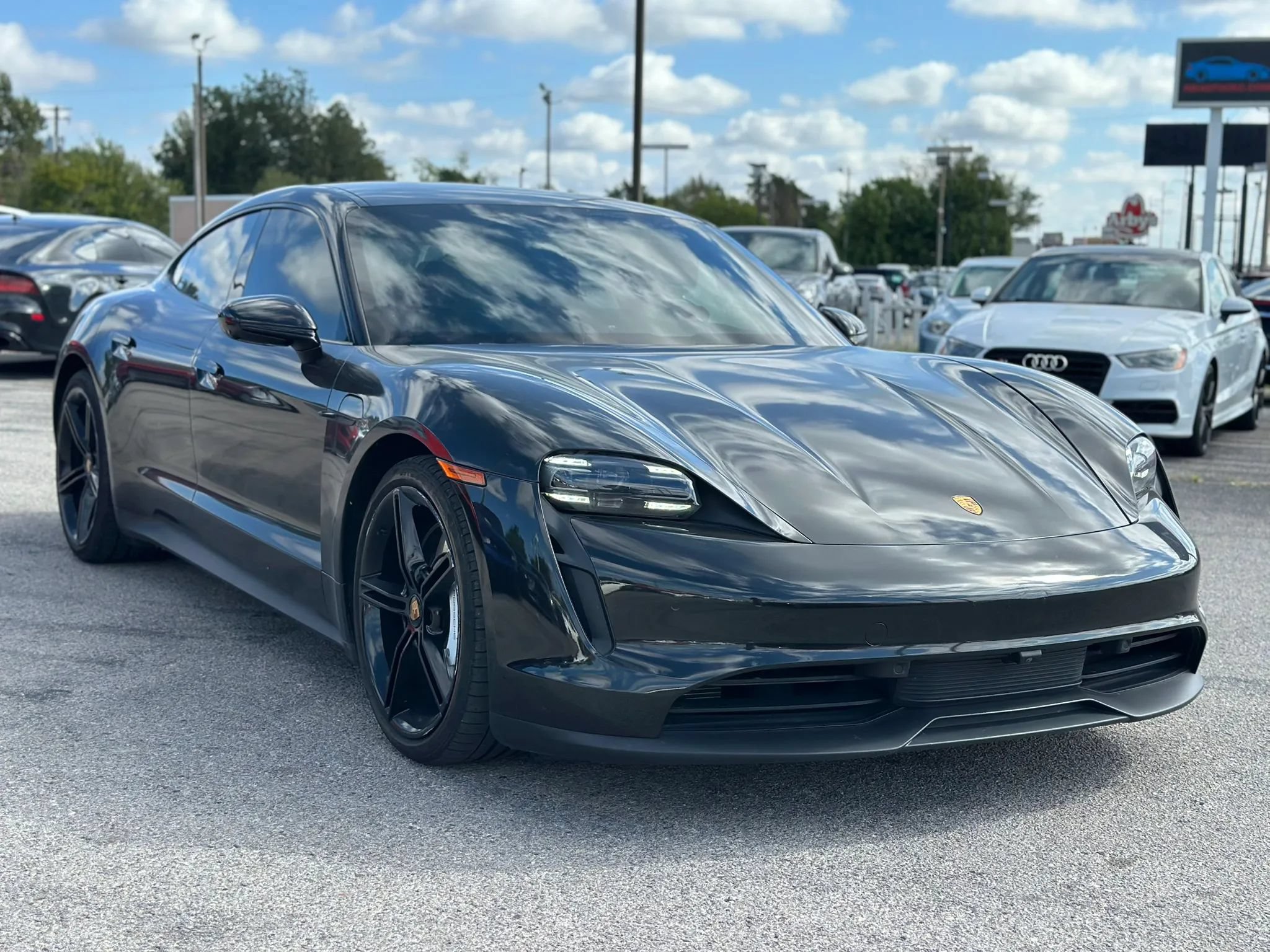 Used 2022 Porsche Taycan 4S AWD/4WD image 4