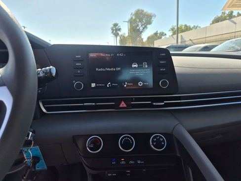 Certified 2026 Hyundai Elantra SE FWD image 18