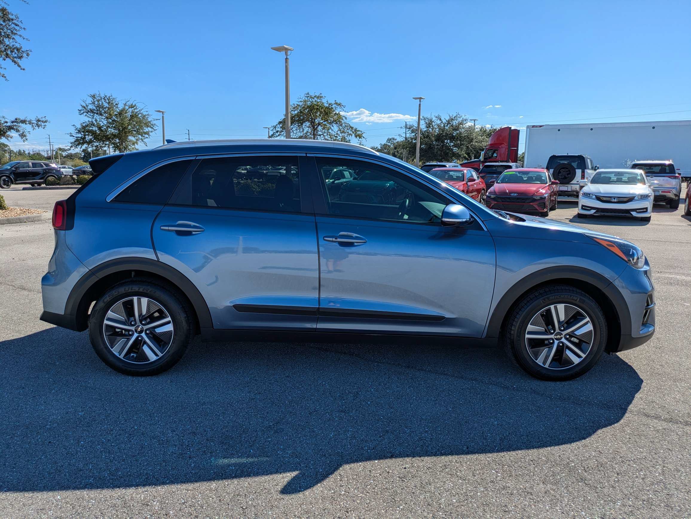 Certified 2022 Kia Niro EX Premium FWD image 3