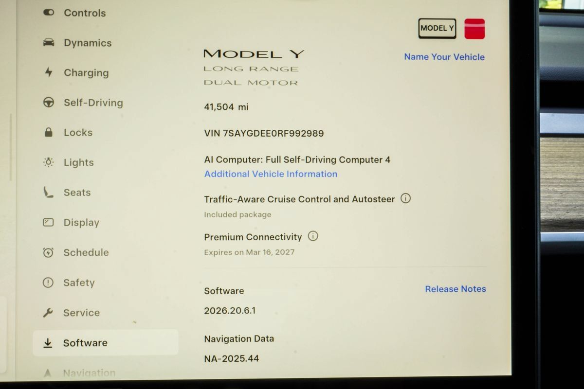 Used 2024 Tesla Model Y Long Range AWD/4WD image 24