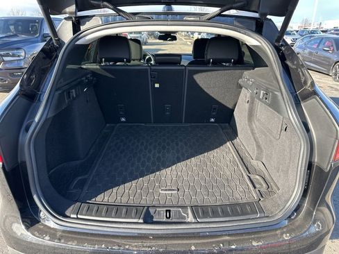 Used 2017 Jaguar F-PACE Premium image 11