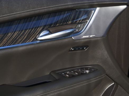 Used 2023 Cadillac XT6 Premium Luxury w/ Technology Package image 16