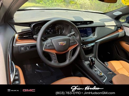 Certified 2025 Cadillac XT5 Premium Luxury image 4