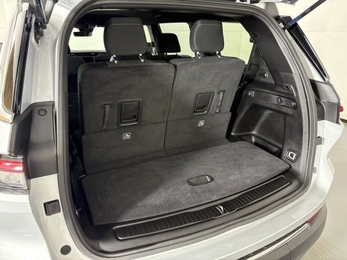 Used 2025 Jeep Grand Cherokee L Laredo image 40