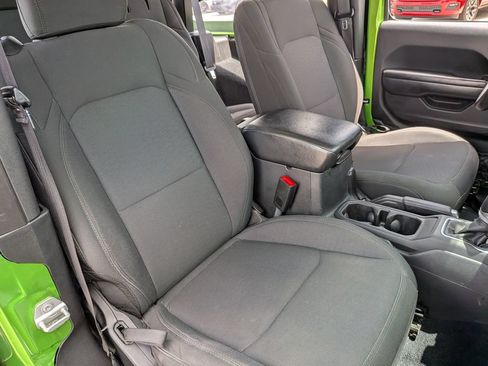 Used 2020 Jeep Wrangler Sport AWD/4WD image 27