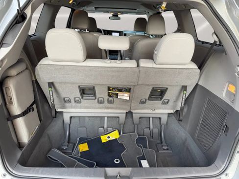 Used 2020 Toyota Sienna XLE w/ XLE Navigation Package FWD image 35
